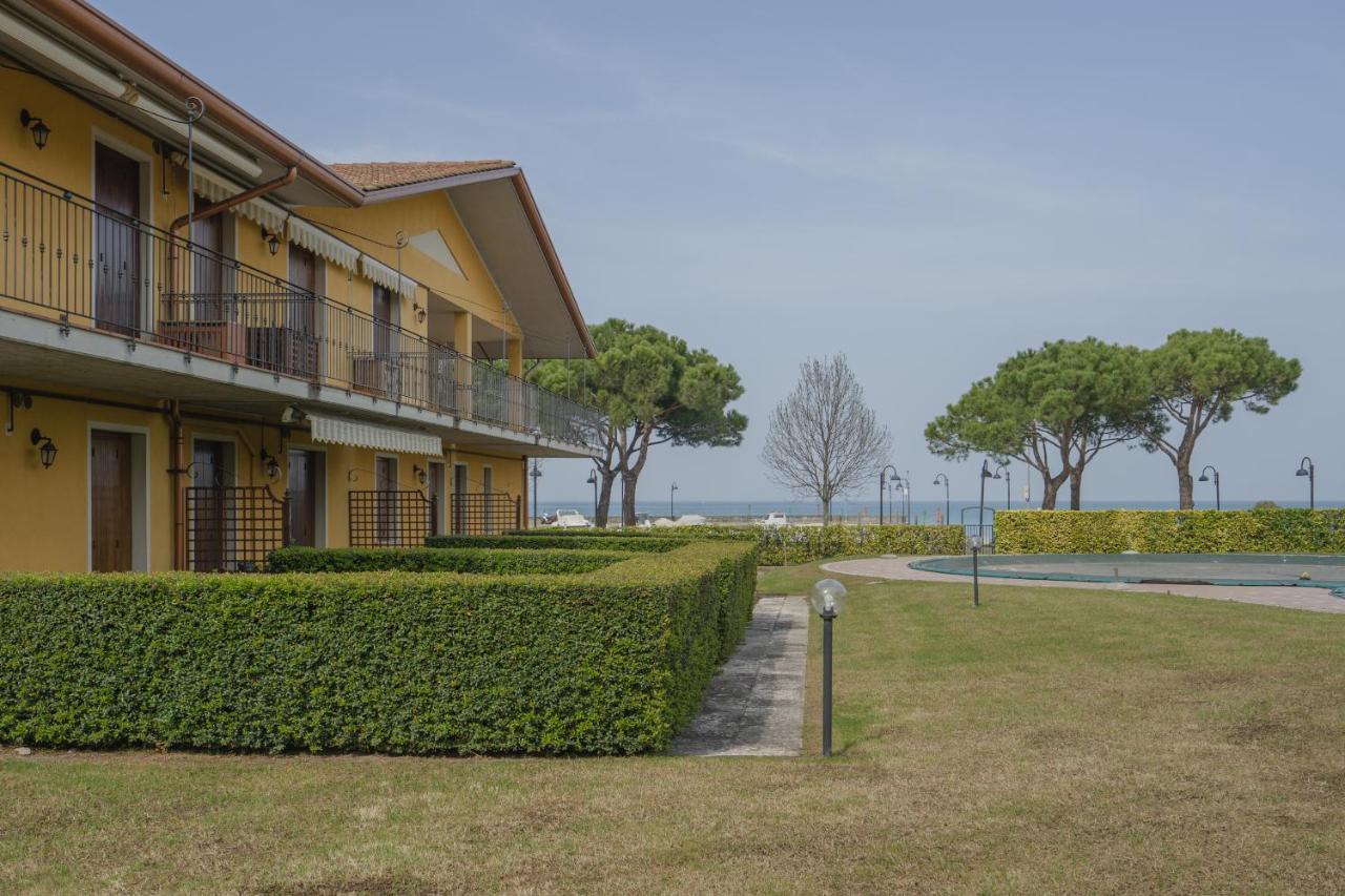 Mosaici Sunrise - Lake Front Apartment With Beautiful View Sirmione Bagian luar foto