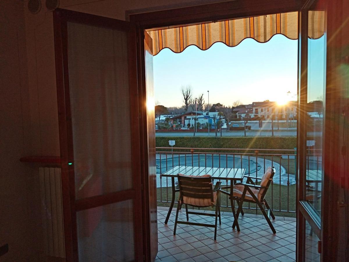 Mosaici Sunrise - Lake Front Apartment With Beautiful View Sirmione Bagian luar foto