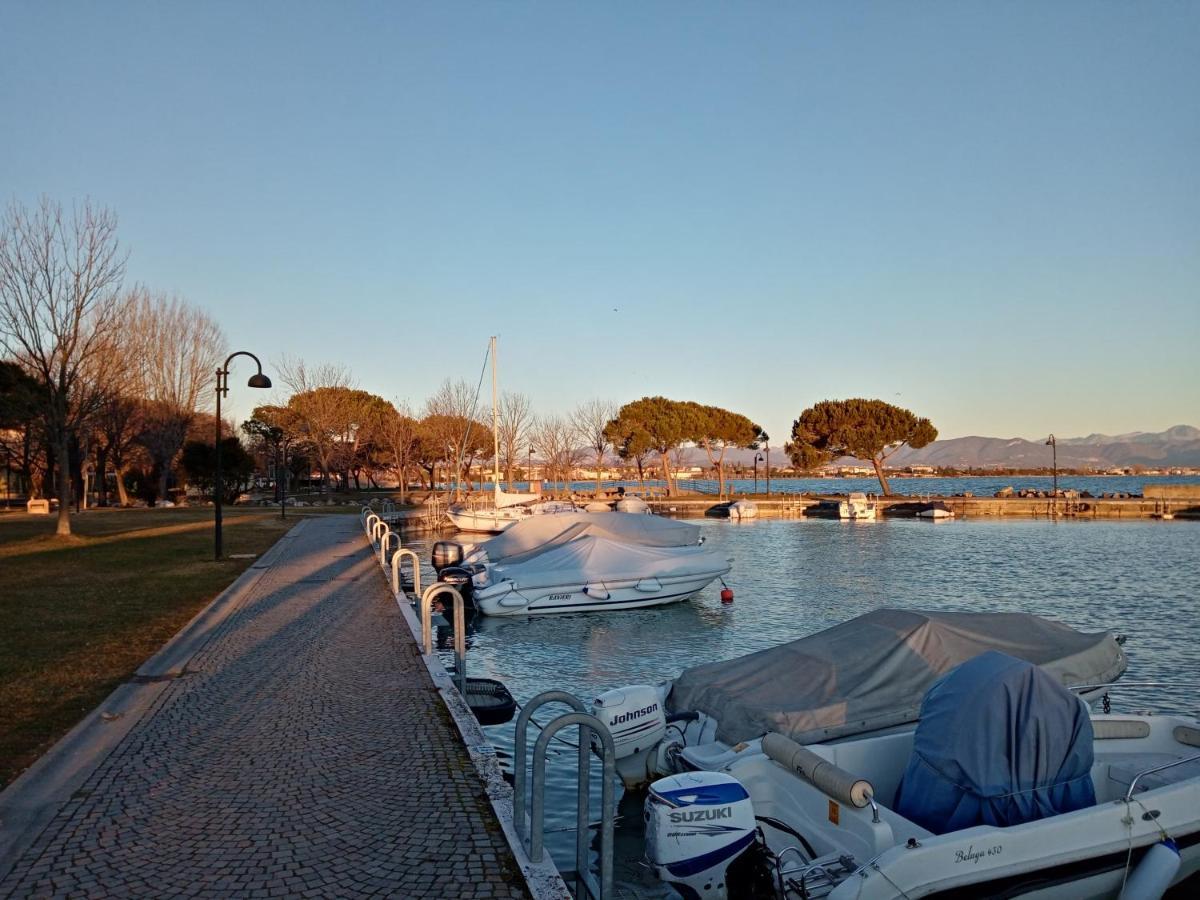 Mosaici Sunrise - Lake Front Apartment With Beautiful View Sirmione Bagian luar foto